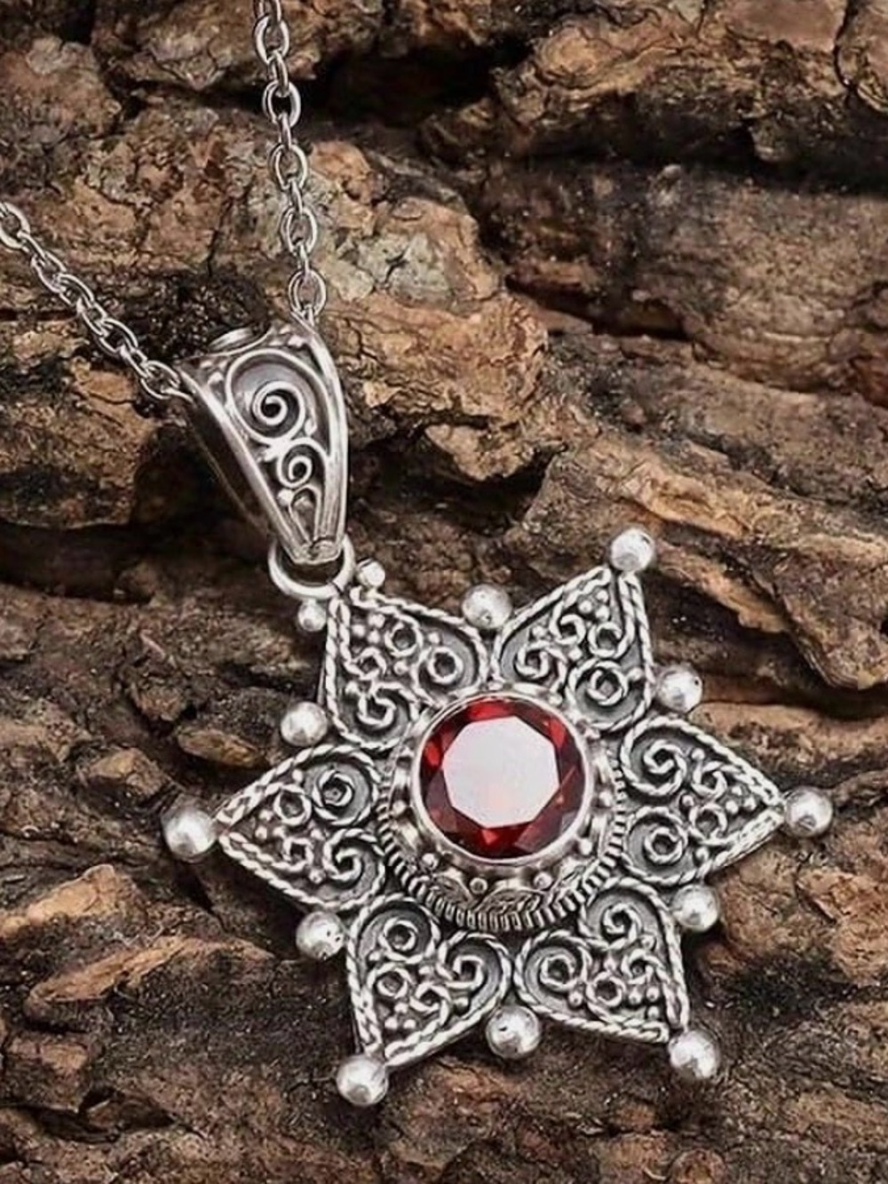 Vintage style Hexagram Red Pendant Necklace Alloy Jewelry for Women (NWT)
